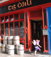 Willow, the young child of a crafts vendor, wanders into an Irish pub.